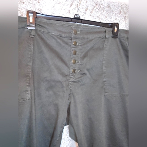 ♨️♨️Universal Thread - Size 26WR. Dark Green Straight Leg Pants Hardly worn - Picture 4 of 9